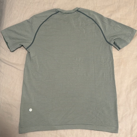 Lululemon Metal Vent Tech 2.0 Shirt Size S - Picture 2 of 2